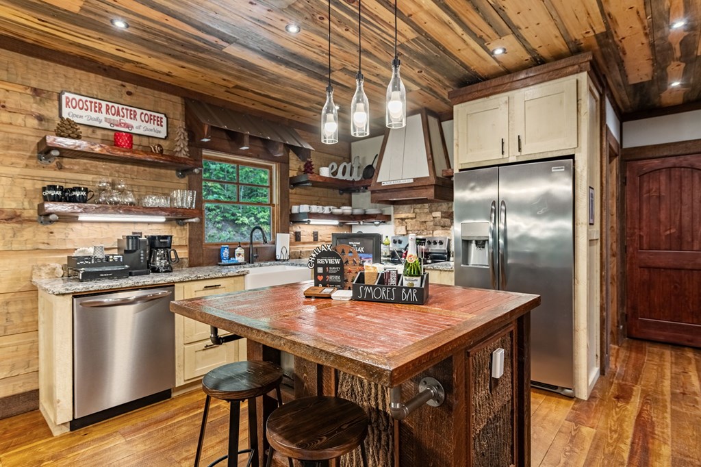 Blue Ridge, Georgia, 30513, United States, 3 Bedrooms Bedrooms, ,3 BathroomsBathrooms,Residential,Active,2044551