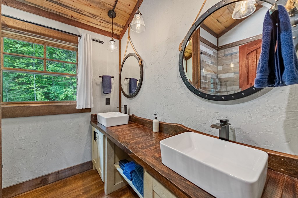 Blue Ridge, Georgia, 30513, United States, 3 Bedrooms Bedrooms, ,3 BathroomsBathrooms,Residential,Active,2044551