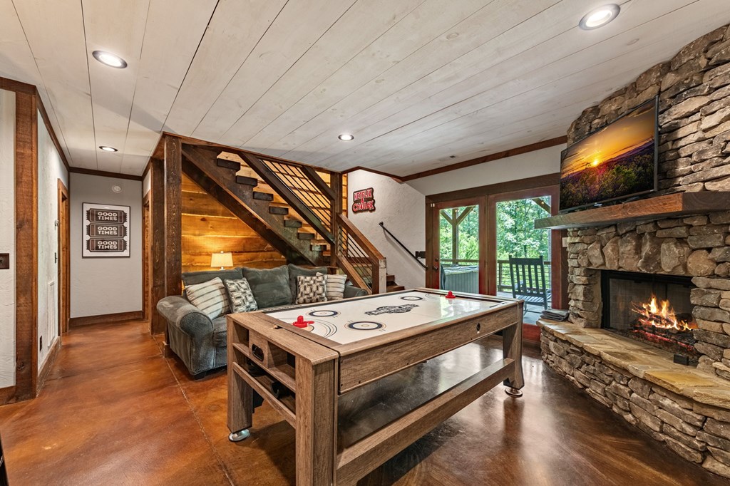 Blue Ridge, Georgia, 30513, United States, 3 Bedrooms Bedrooms, ,3 BathroomsBathrooms,Residential,Active,2044551
