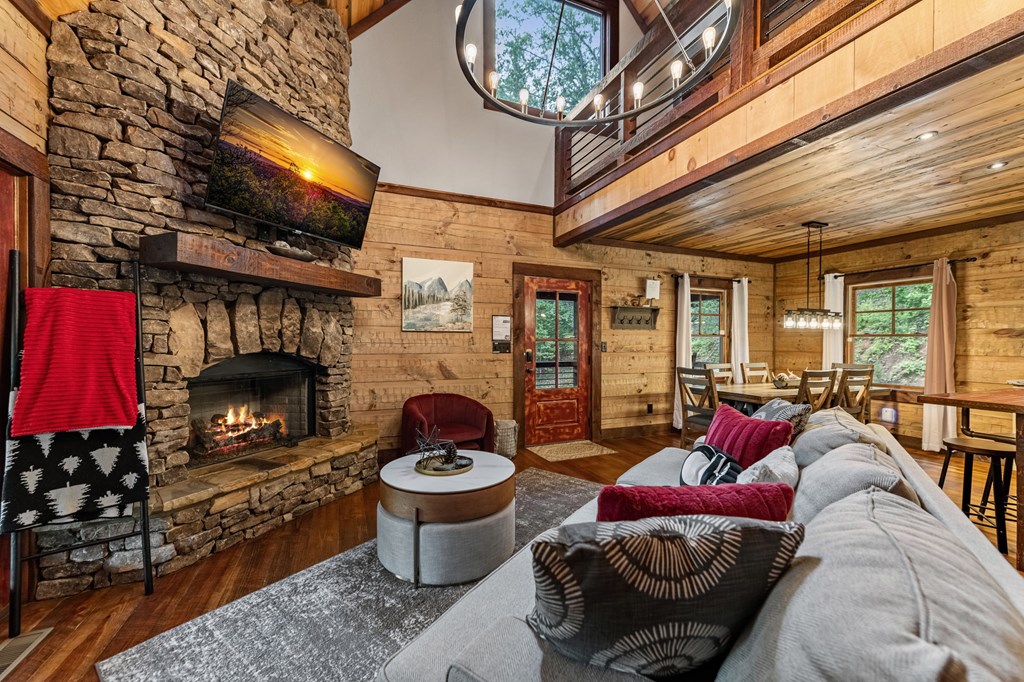 Blue Ridge, Georgia, 30513, United States, 3 Bedrooms Bedrooms, ,3 BathroomsBathrooms,Residential,Active,2044551