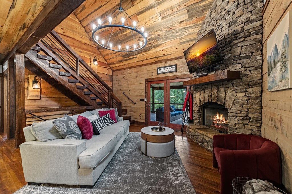 Blue Ridge, Georgia, 30513, United States, 3 Bedrooms Bedrooms, ,3 BathroomsBathrooms,Residential,Active,2044551