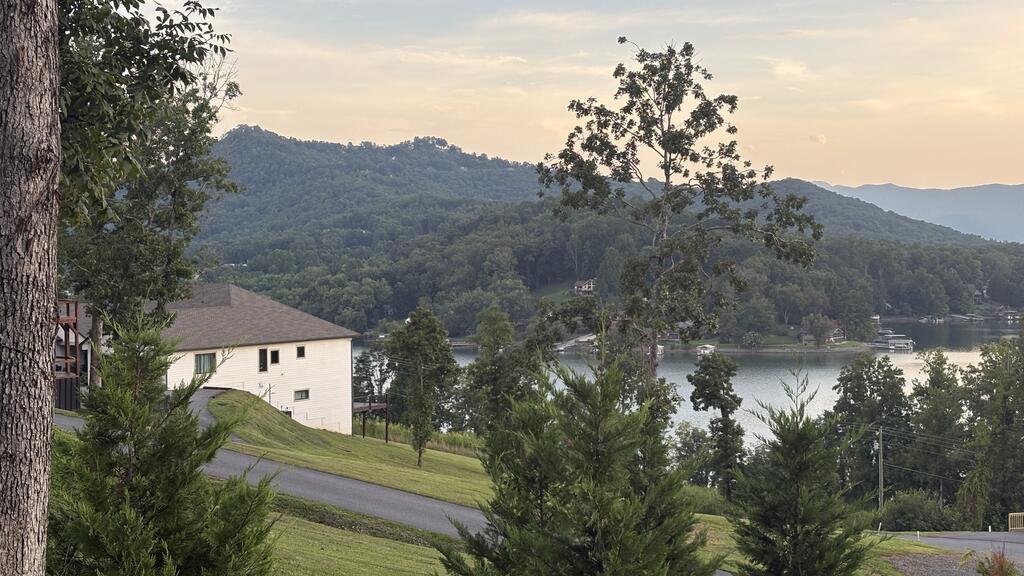 7 Mountain Breezes Drive