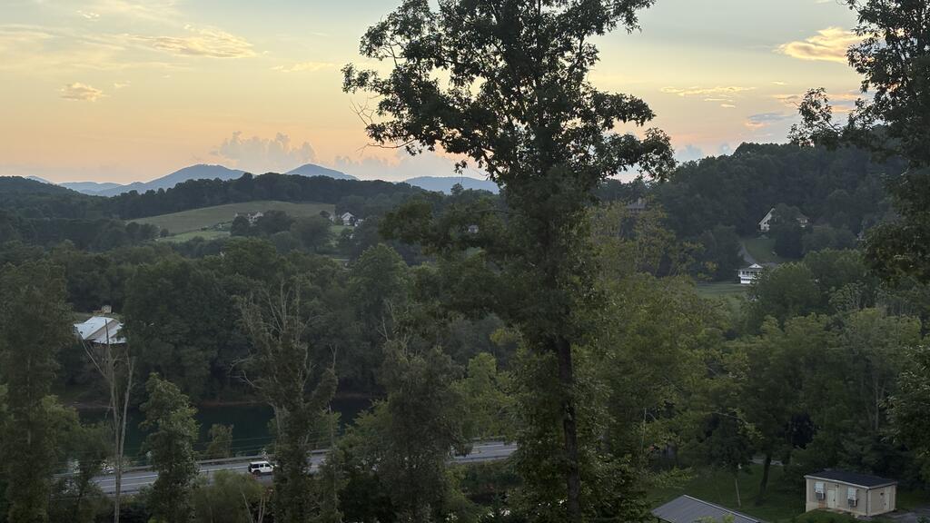 7 Mountain Breezes Drive