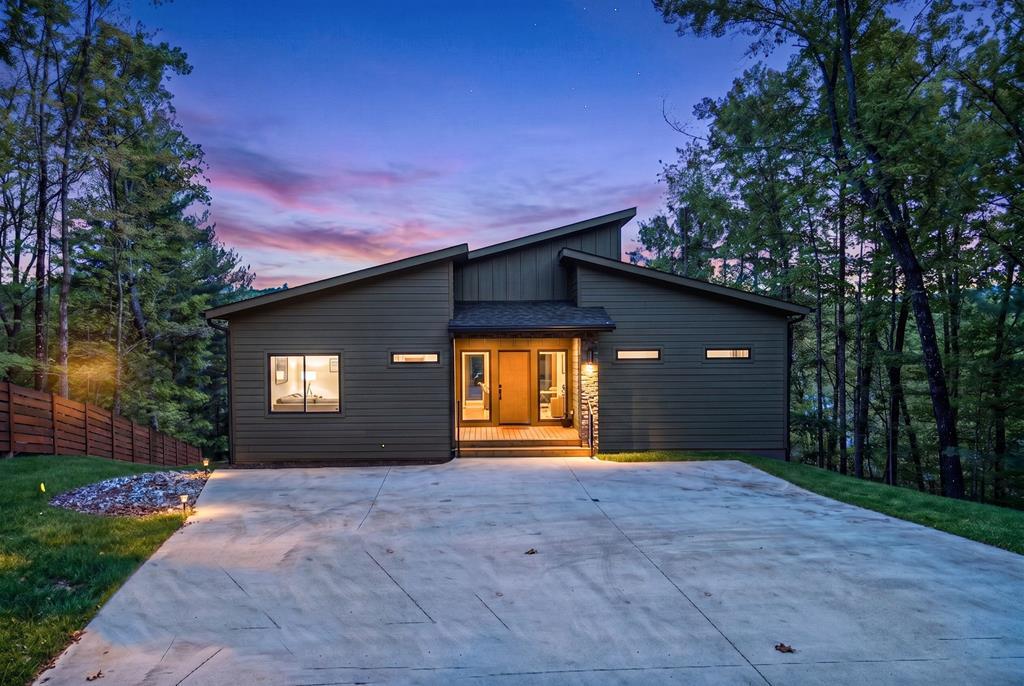 11 Falcon Drive