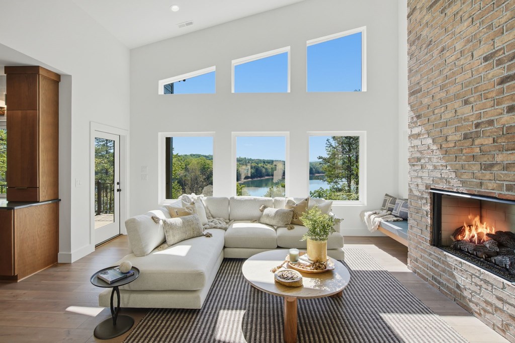 11 Falcon Drive
