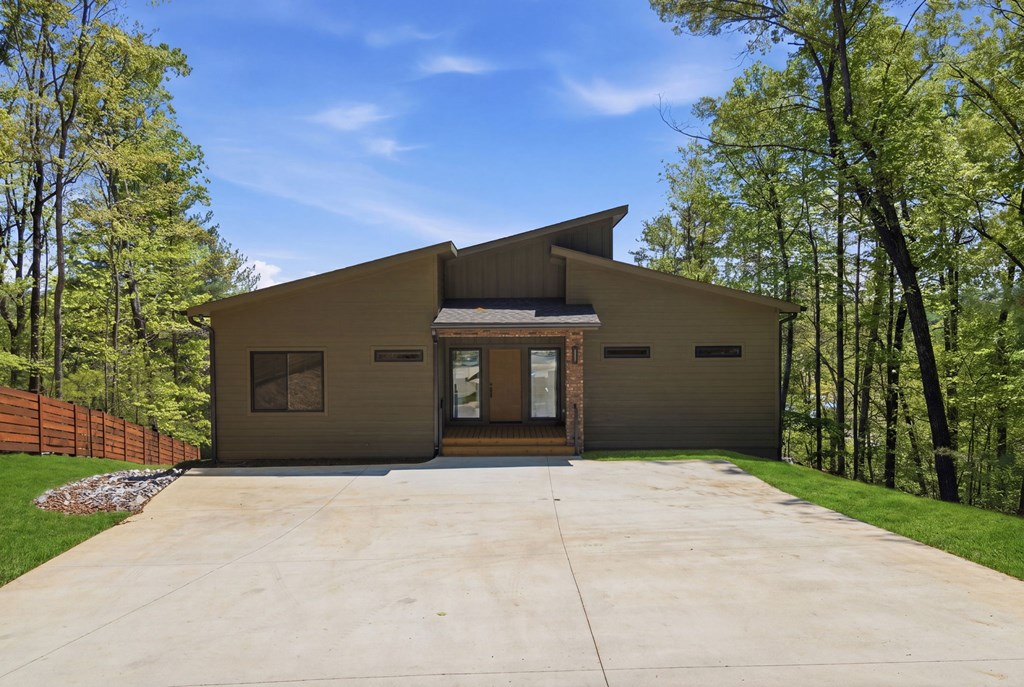 11 Falcon Drive