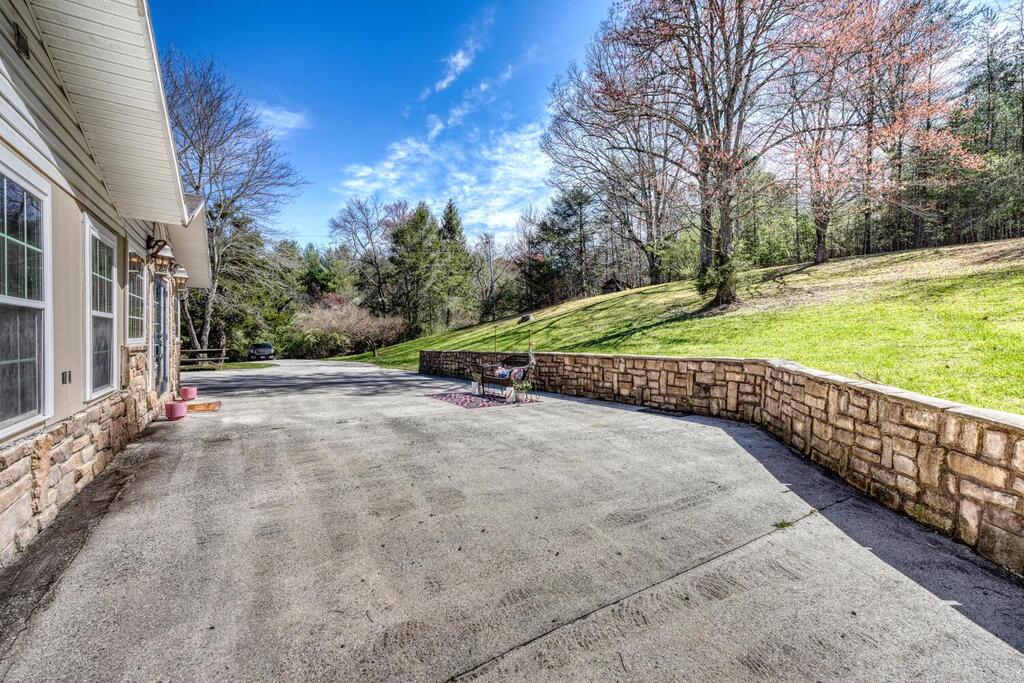4868 Hwy 325