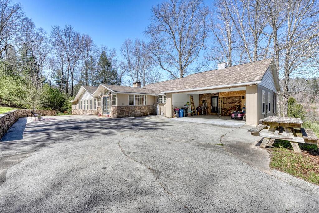 4868 Hwy 325