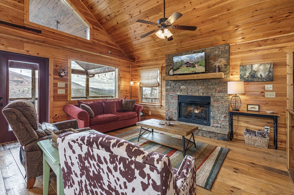 60 Silver Fox Circle