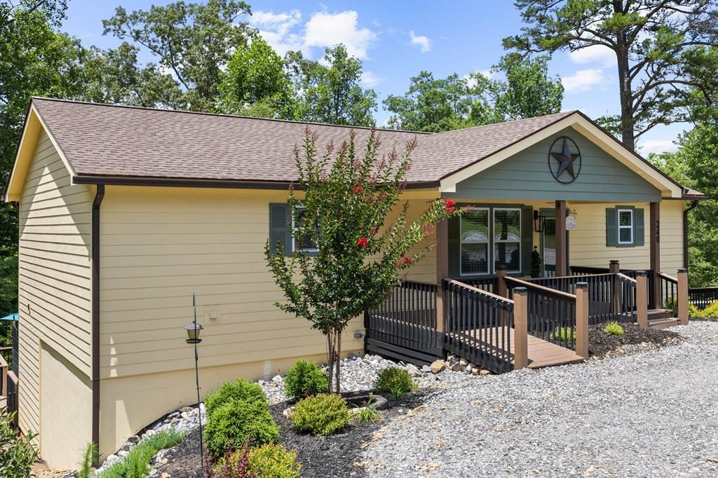 240 Upper Fox Trail