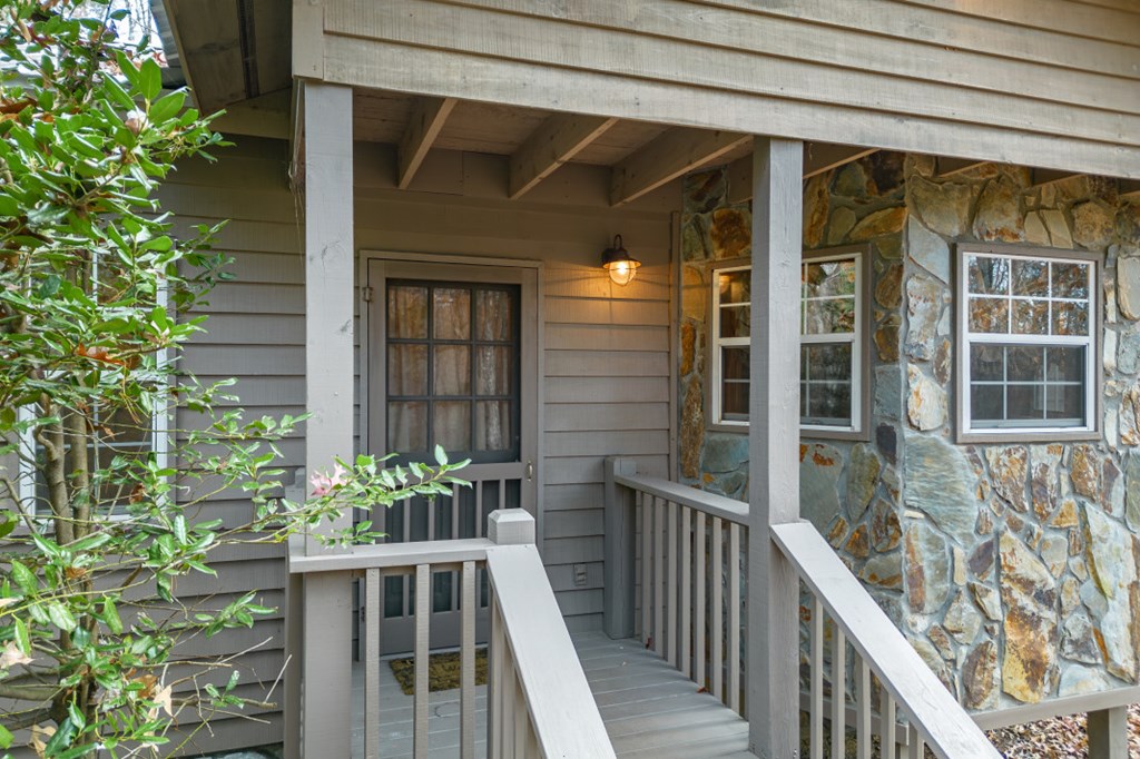 256 Nantahala Pass Road