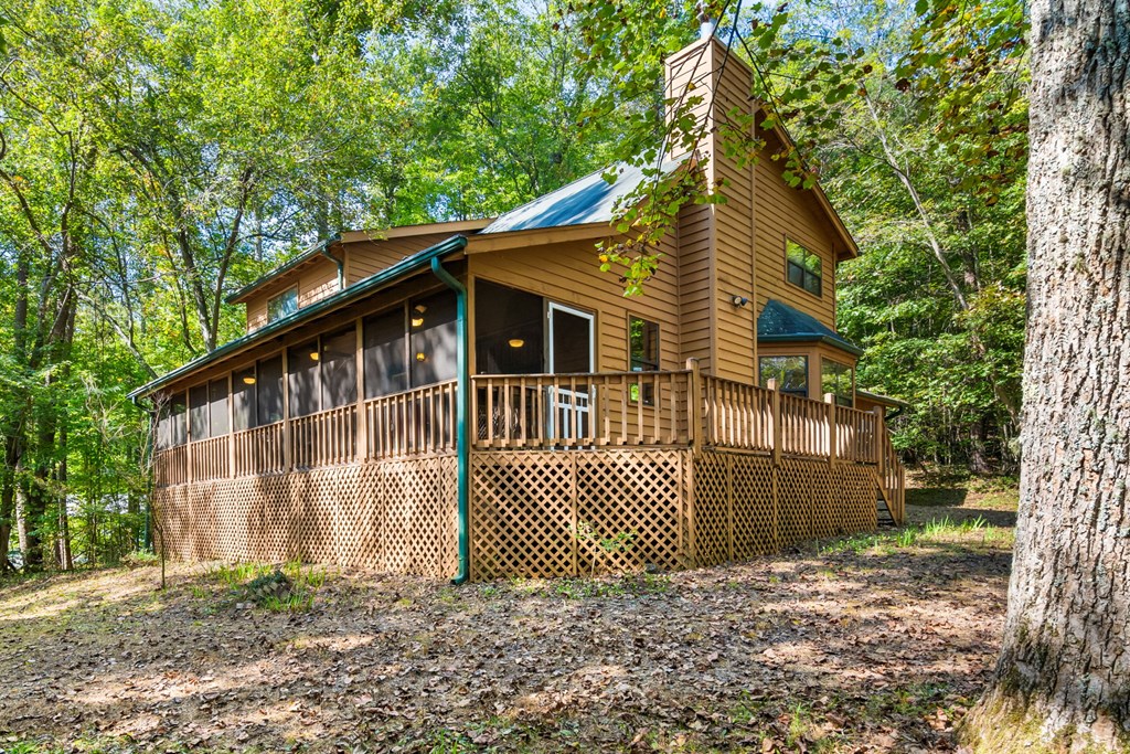 1628 Woods Valley Road