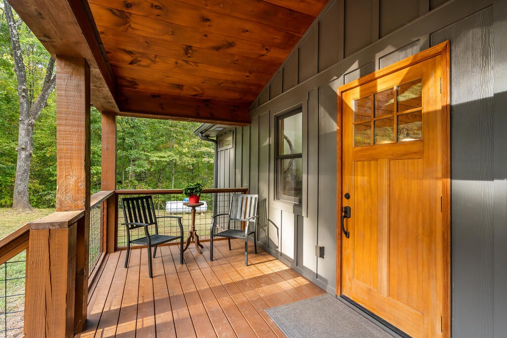 887 Whitecliff Drive