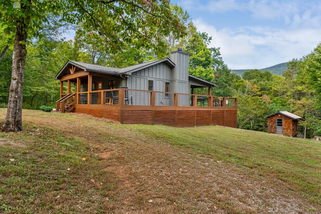887 Whitecliff Drive