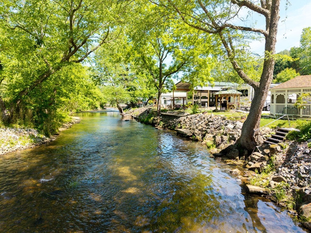 4179 Riverbank Run