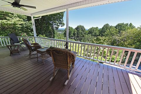 A home in Hiawassee