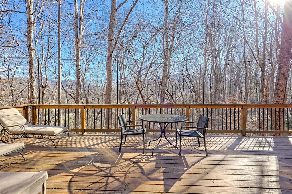 5827 Brasstown Creek Est