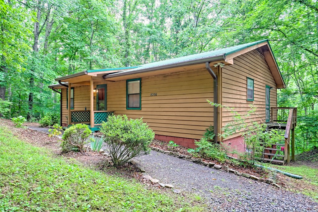 5827 Brasstown Creek Est
