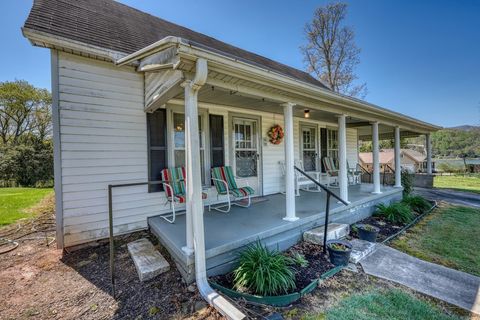 A home in Hiawassee