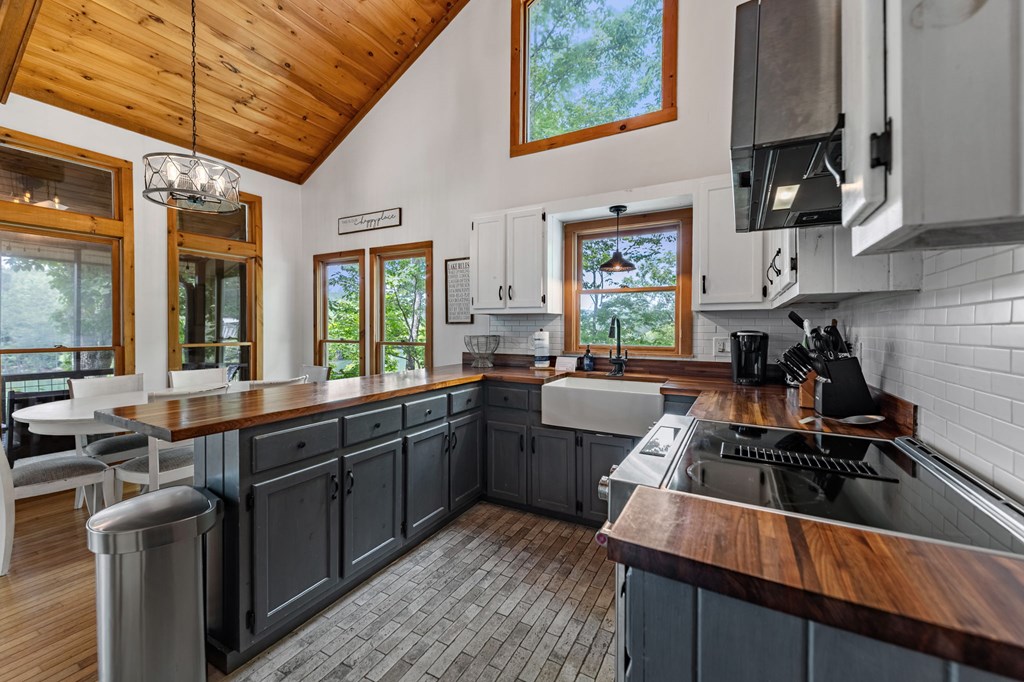 128 Overlake Court