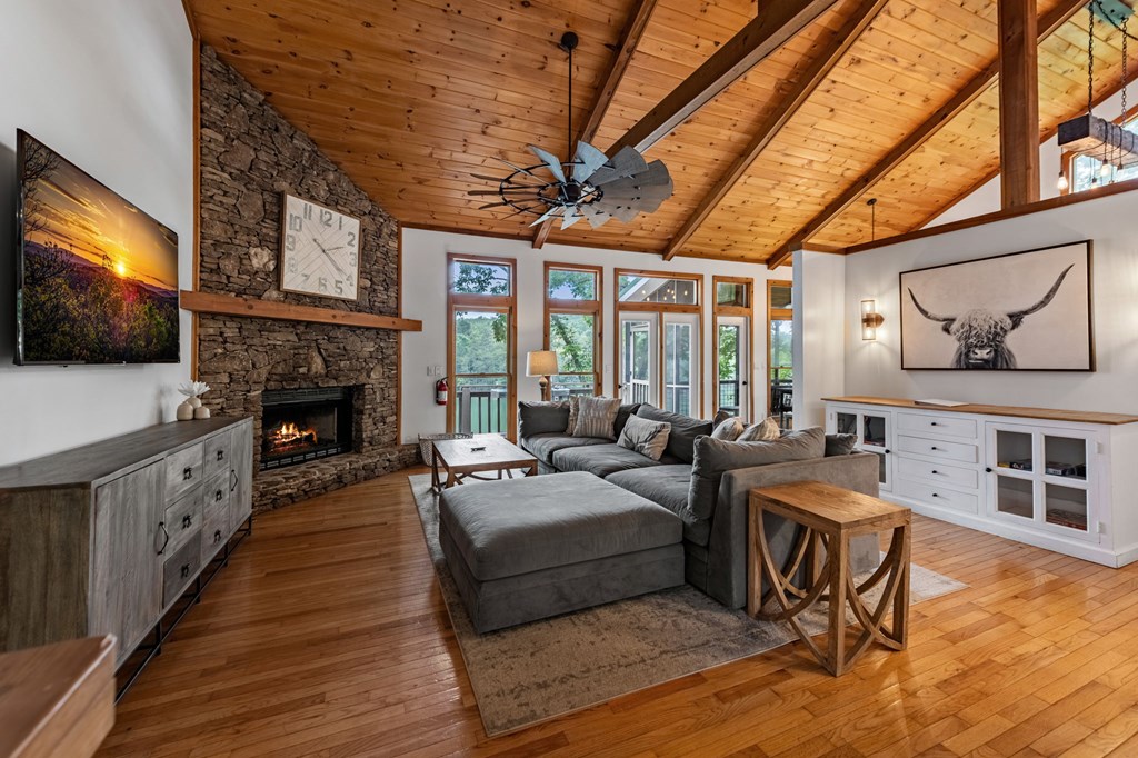 128 Overlake Court