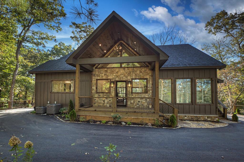 150 Silver Oaks Court