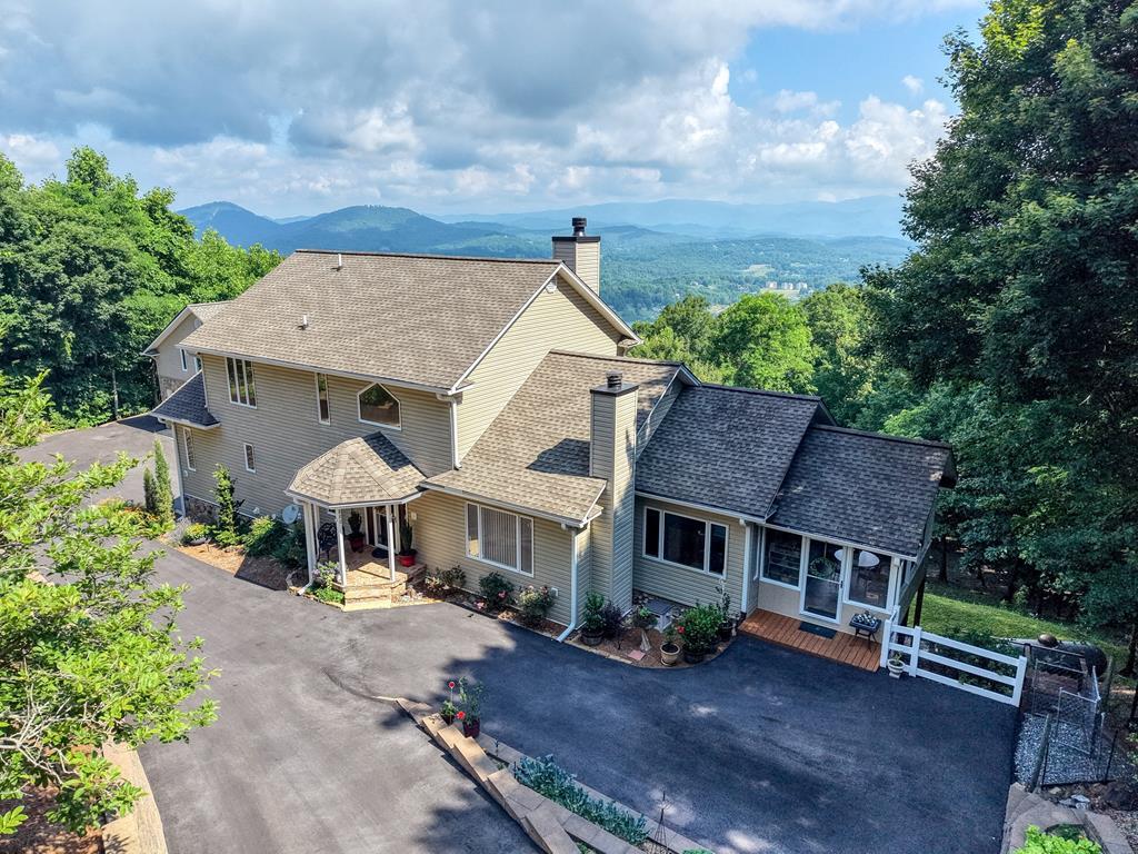 880 Locust Trail