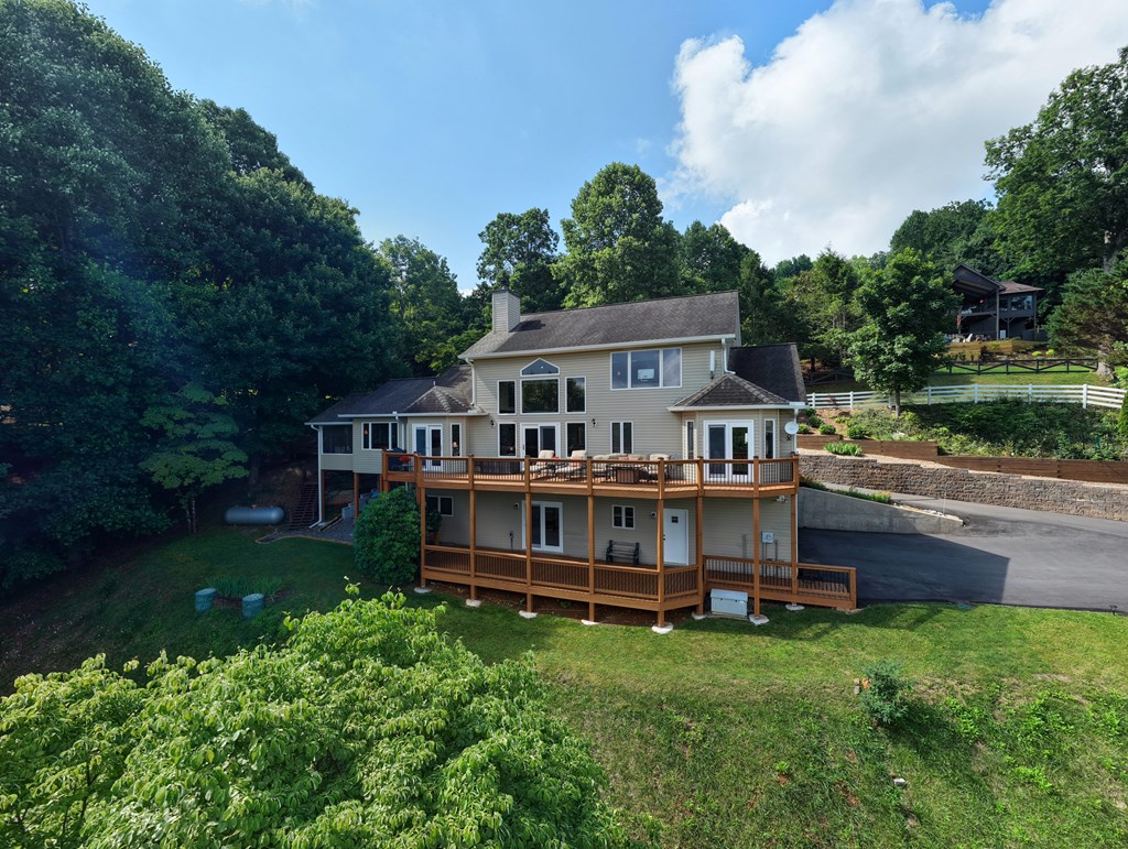880 Locust Trail