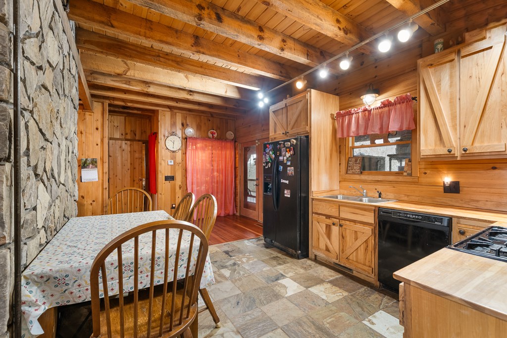 336 Old Skeenah Gap Rd, Suches, GA, 30572, USA, 2 Bedrooms Bedrooms, ,4 BathroomsBathrooms,Residential,Active,336 Old Skeenah Gap Rd,420480