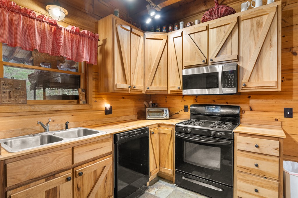 336 Old Skeenah Gap Rd, Suches, GA, 30572, USA, 2 Bedrooms Bedrooms, ,4 BathroomsBathrooms,Residential,Active,336 Old Skeenah Gap Rd,420480
