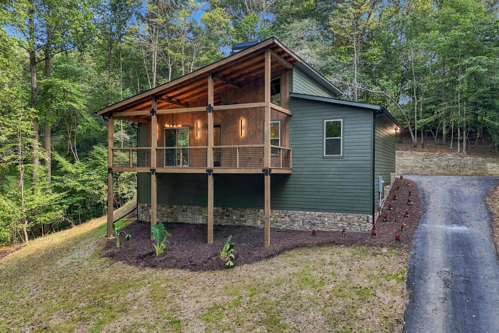 93 Elmwood Circle
