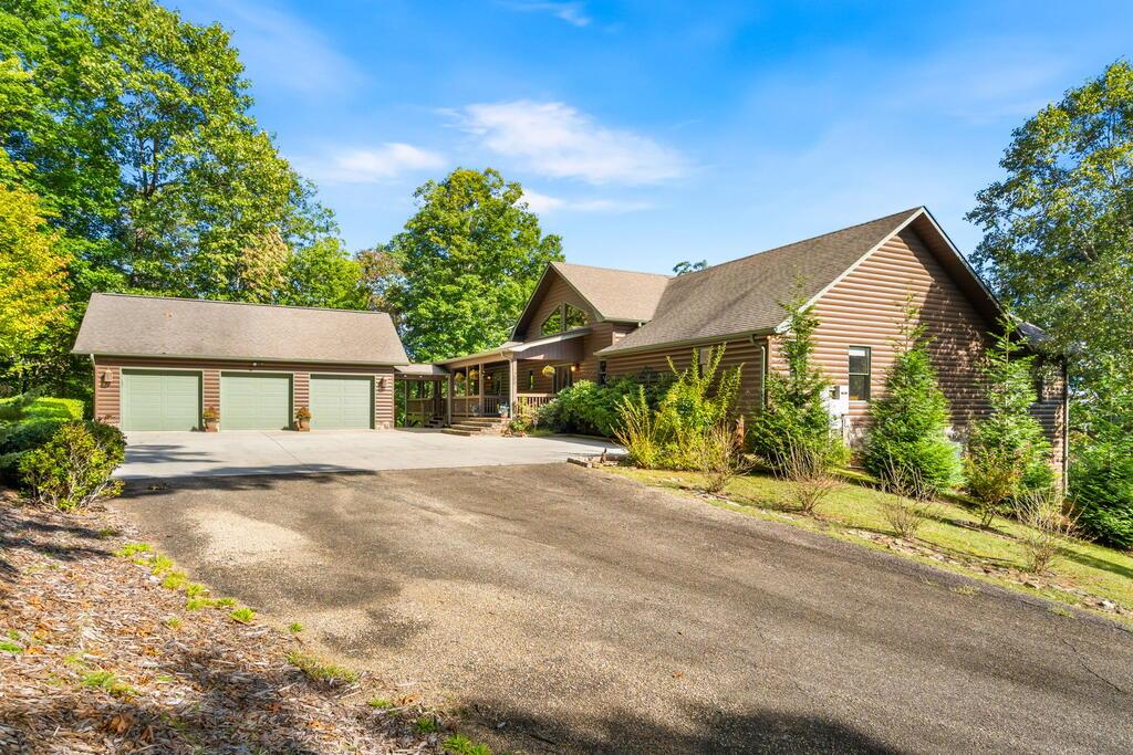 200 Twelve Oaks Trail