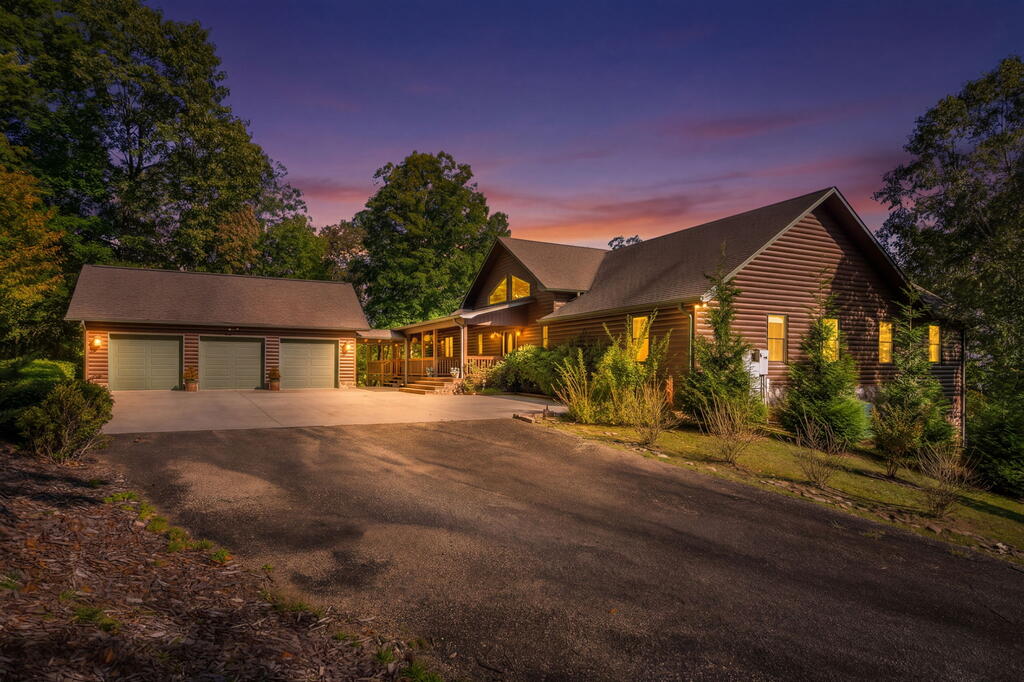 200 Twelve Oaks Trail