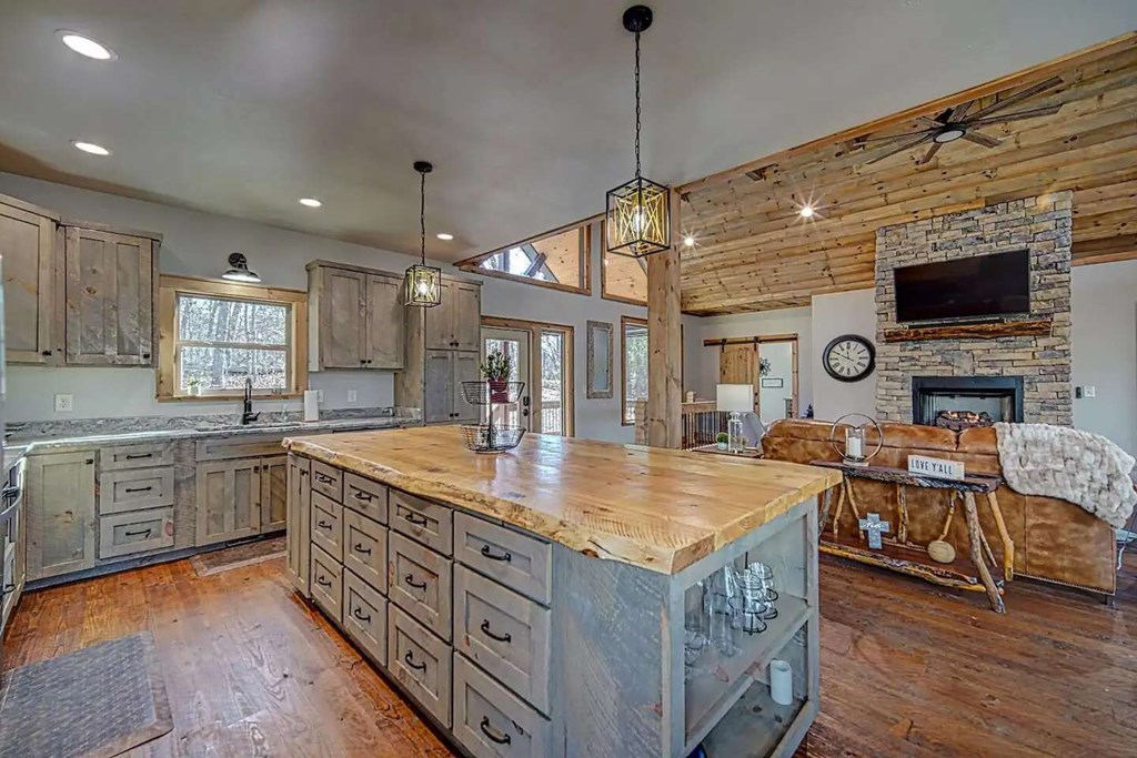 156 Ridge Oaks Way