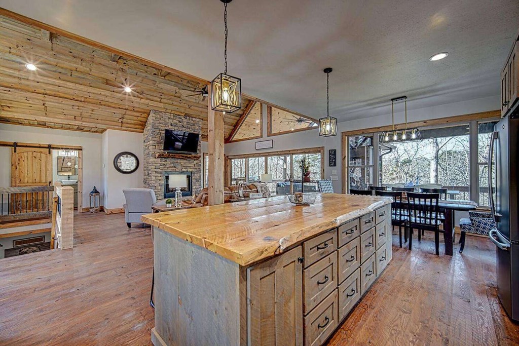 156 Ridge Oaks Way