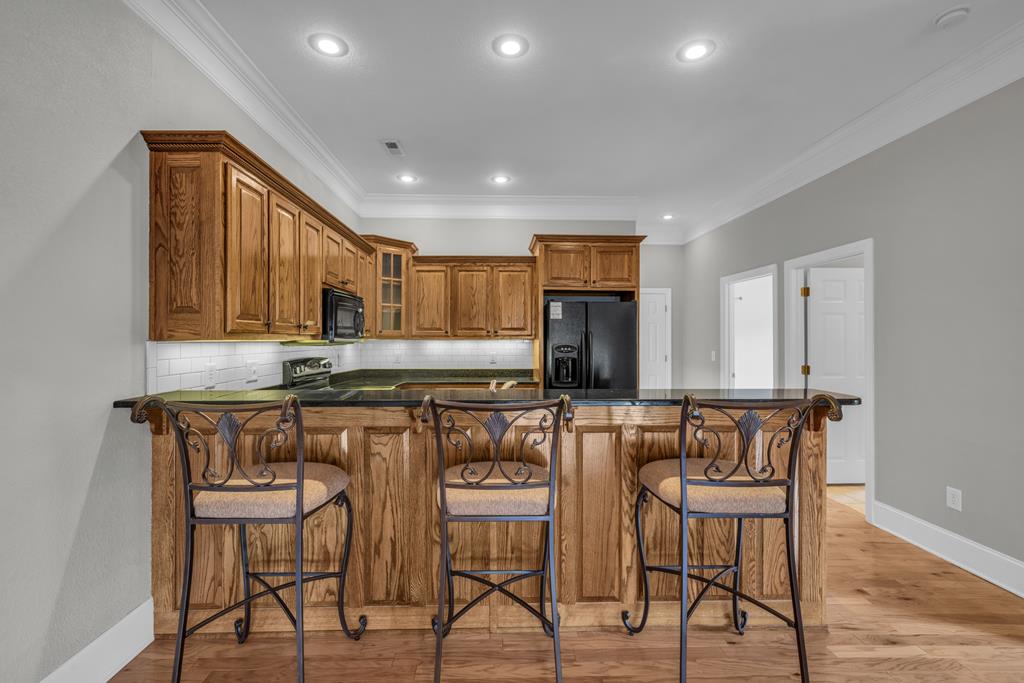 1647-8H Lakeview Drive