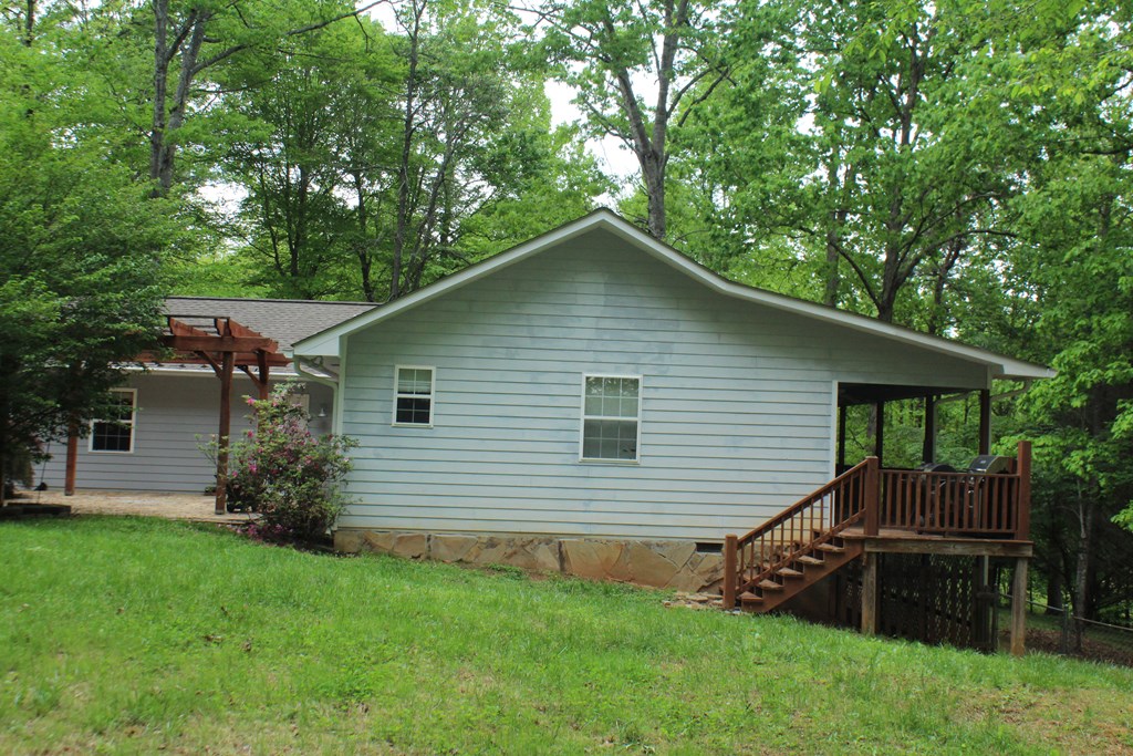 6961 Woodlake Circle