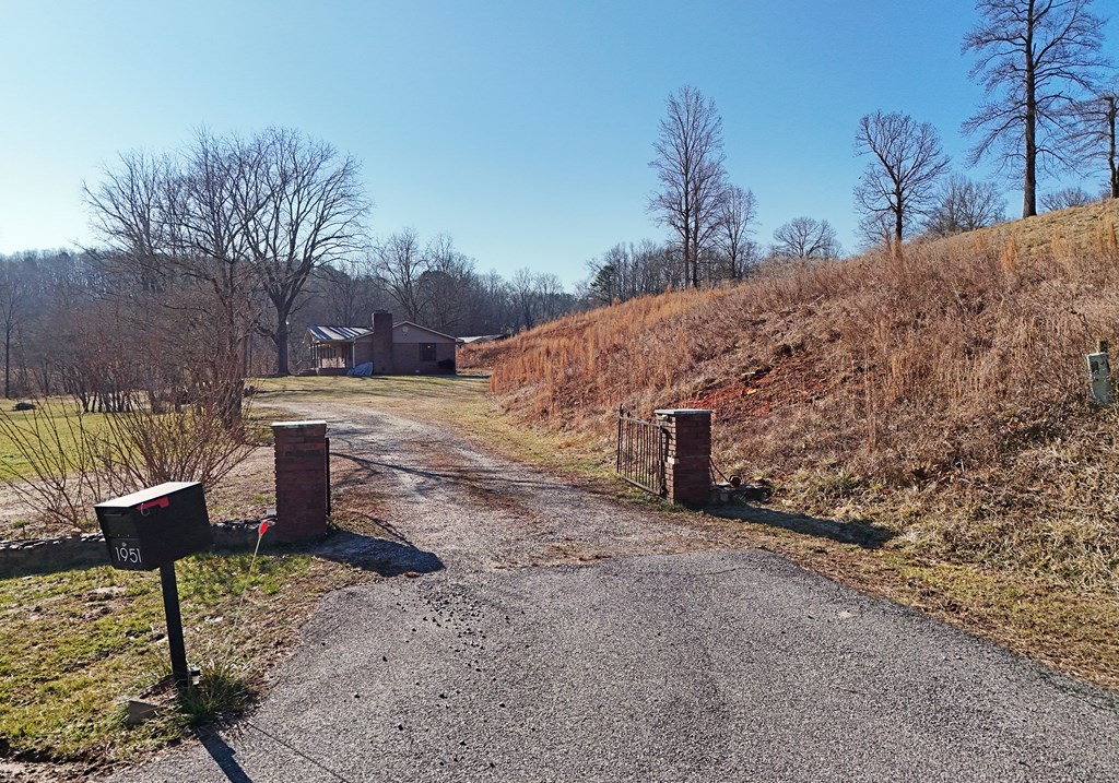 1951 Kiutuestia Creek Road