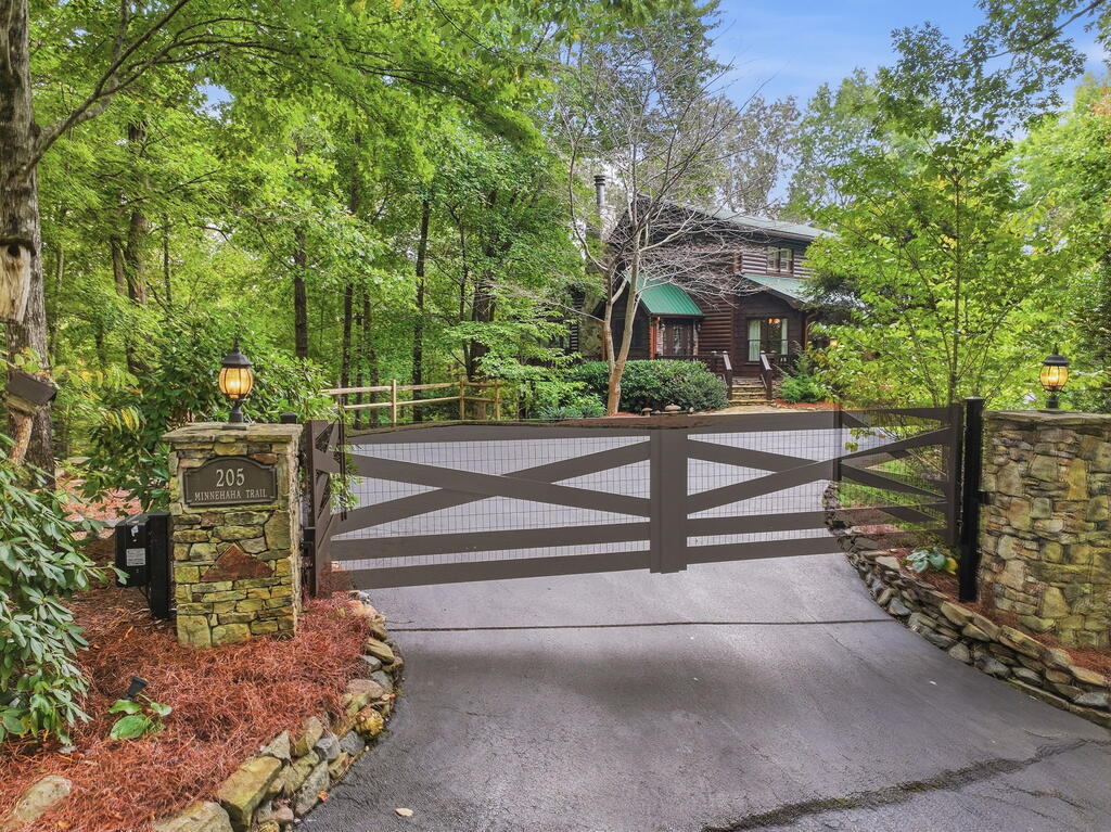205 Minnehaha Trail