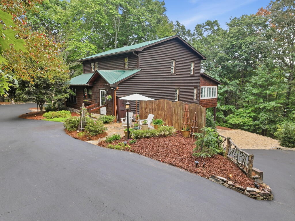 205 Minnehaha Trail