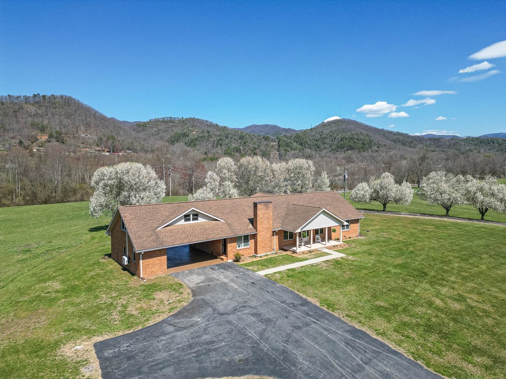 2915 Airport Road