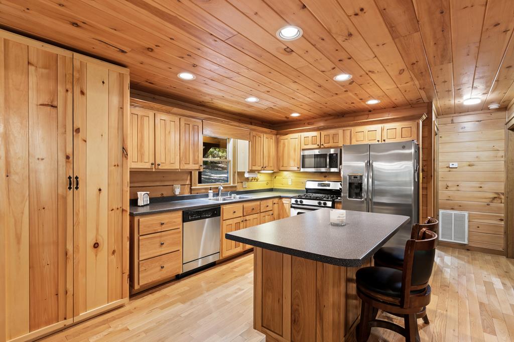 487 White Pine Trail