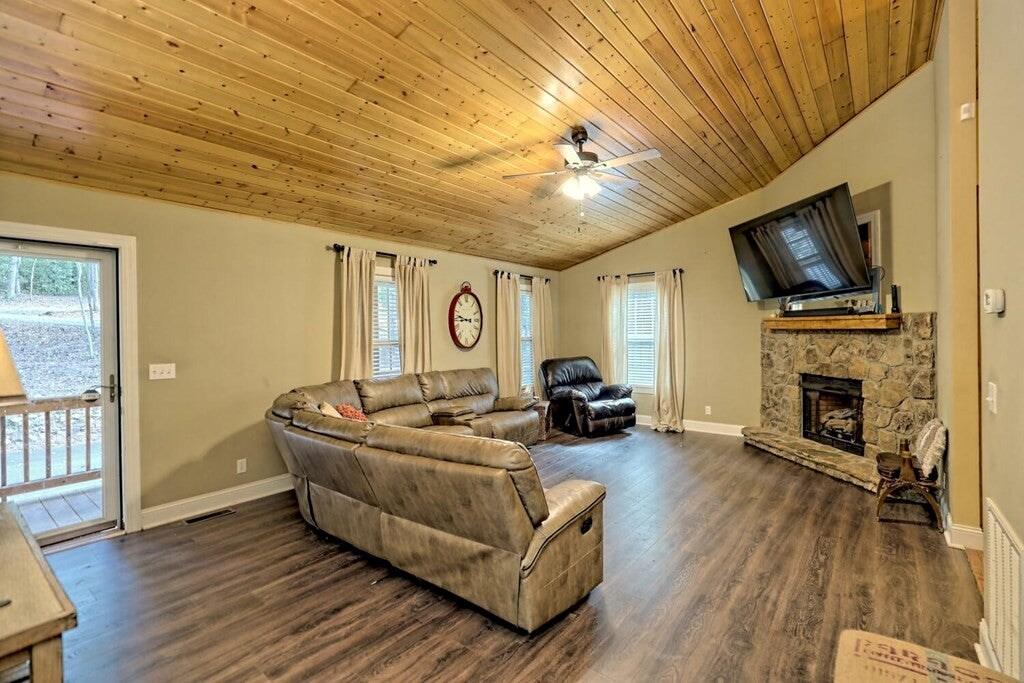 55 Rolling Oaks Road