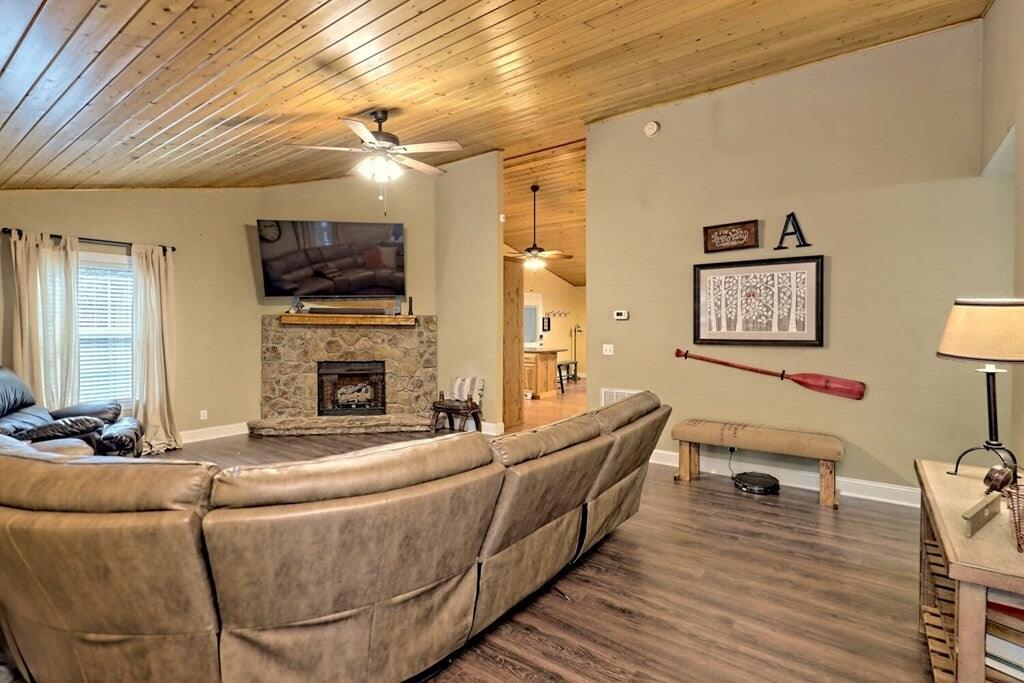 55 Rolling Oaks Road