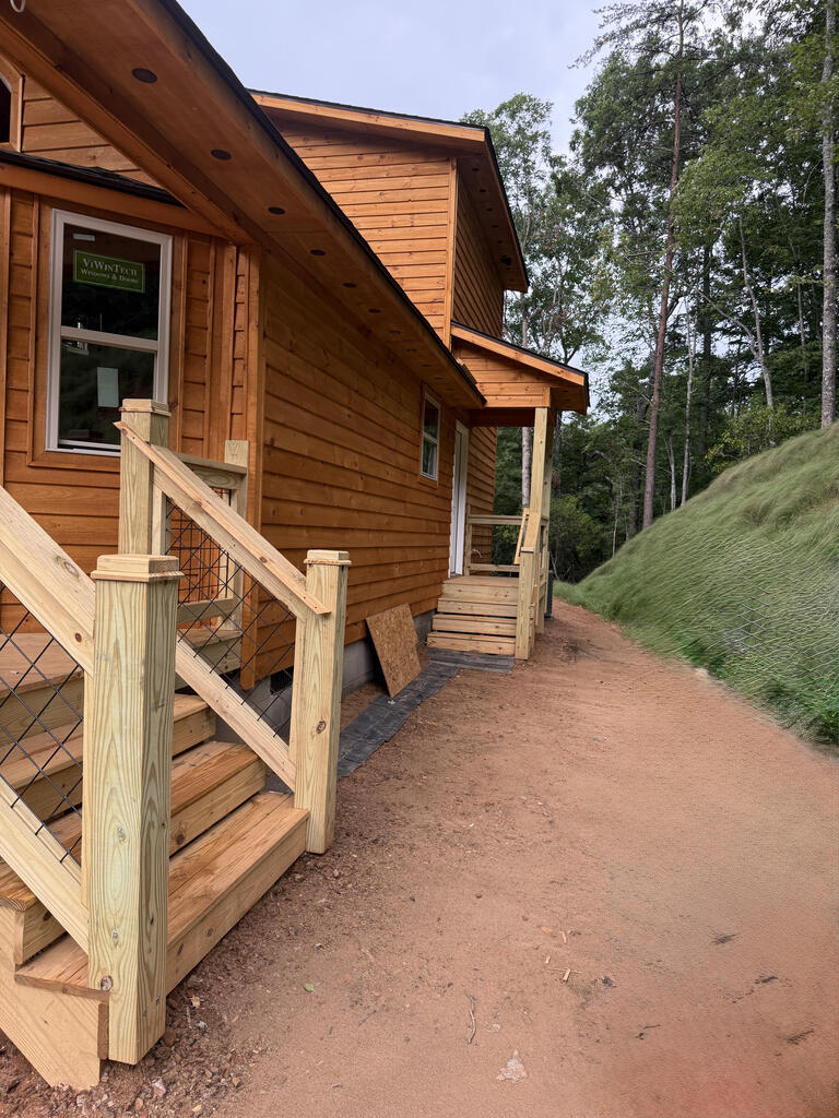 121 Surrey Trail