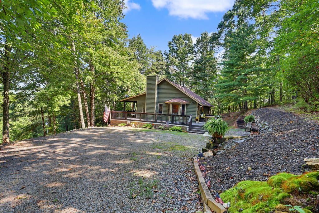 44 Fieldcrest Drive