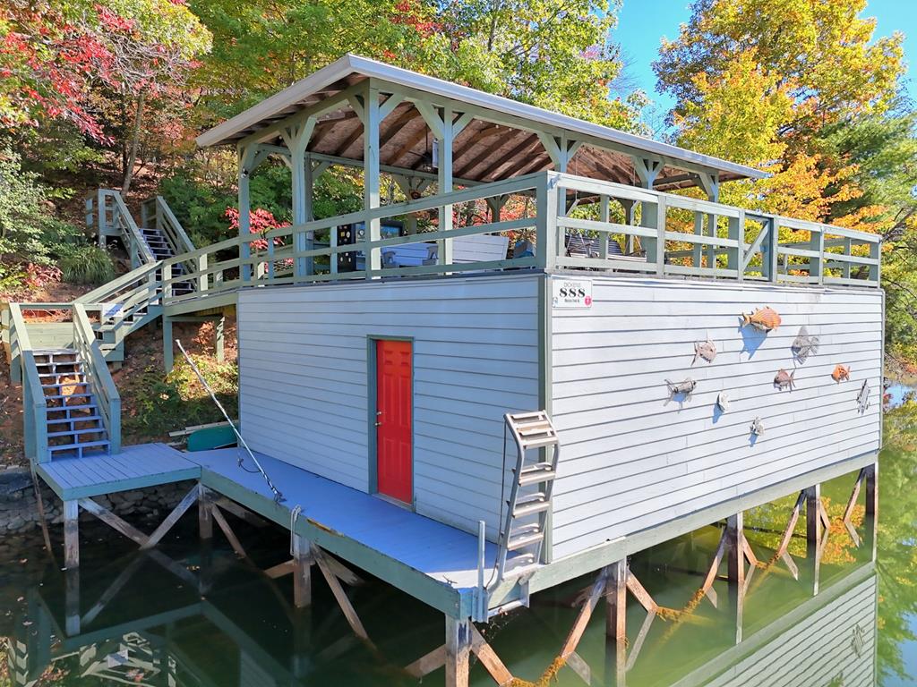 888 Moccasin Creek Road