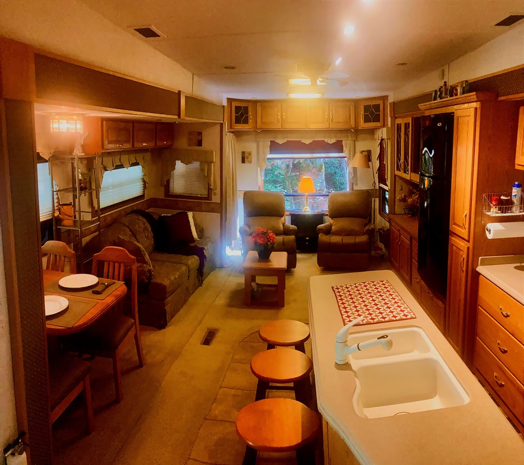 1112 Creekside Drive