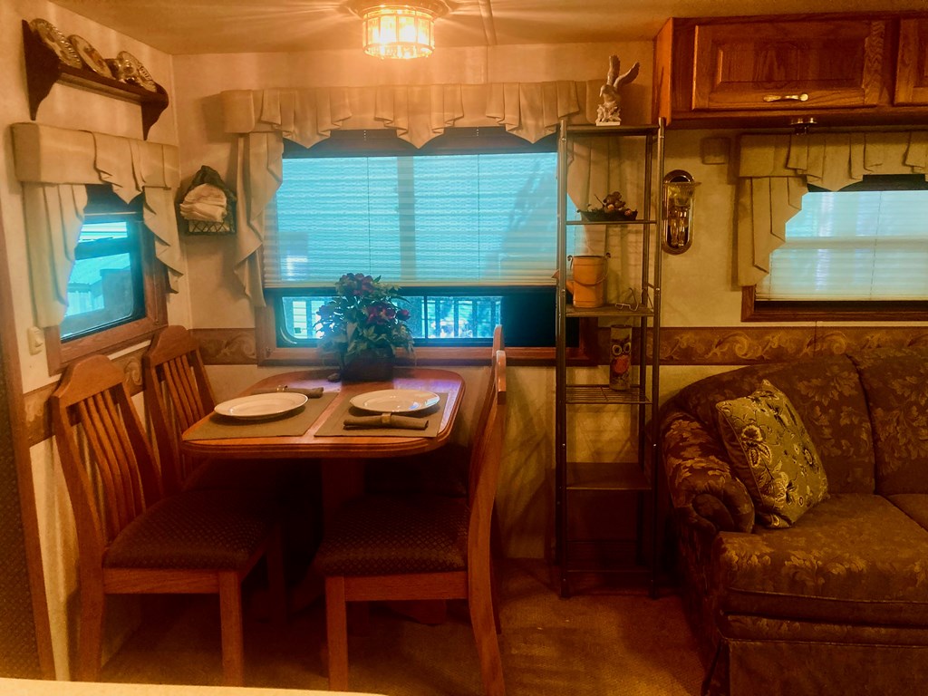 1112 Creekside Drive