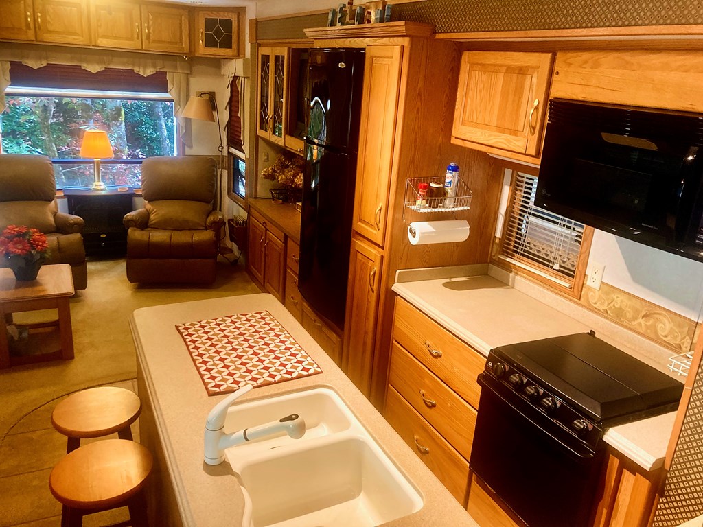 1112 Creekside Drive